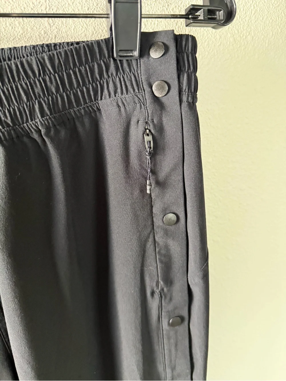 Lululemon Tear-Away Mid-Rise Track Pant Black Full Length Snaps Women’s Size 8